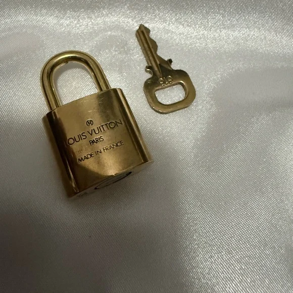 Louis Vuitton Gold lock & key #313 - Picture 3 of 4